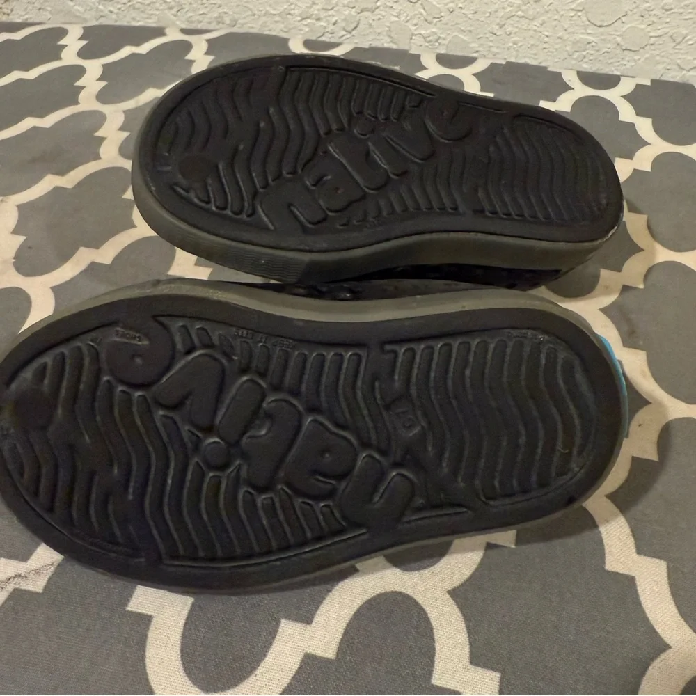 Native Jefferson Slip On Shoes Black Sneakers Water Shoes Comfort Kids Size C7